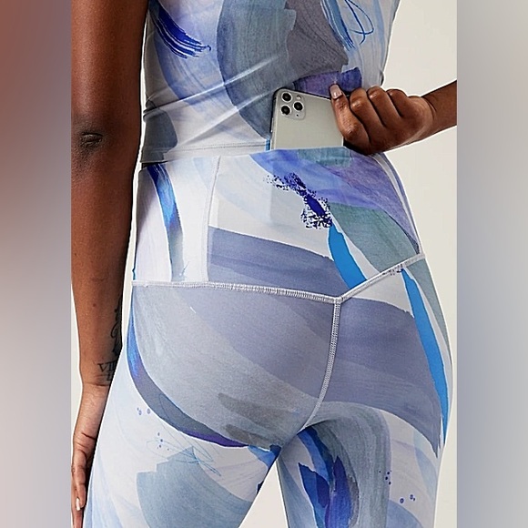 Athleta Women's Elation 7/8 Tight NWT Size Medium Color Vibrance Snowfall Blue - Picture 2 of 9